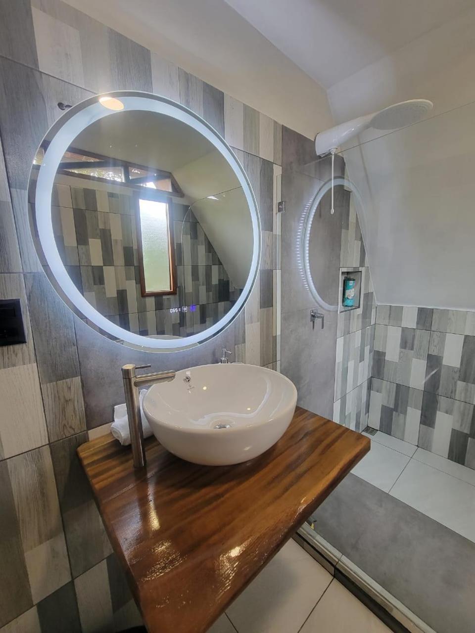 Myra Chalets Bijagua Ngoại thất bức ảnh